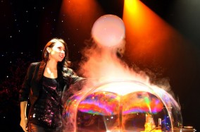 Мыльные пузыри - это состав из мыла, улыбок, радости, детского смеха и чувства что ты счастлив. 30 ноября в Доме Художника состоится большое Буль-Буль шоу!