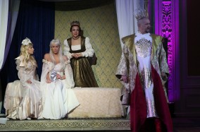 Потрясающий спектакль "Спящая красавица", а также семейный бал-маскарад от Артура Артименьева в шикарном Fairmont Grand hotel Kyiv.