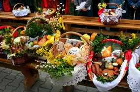 Пасха - самый радостный праздник для детей и взрослых! Интересные традиции, пасхальные символы, а также, что положить в пасхальную корзинку.