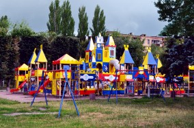 Детские площадки в Киеве. Куда можно сходить с ребенком погулять весной?
