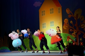 Захоплюючий дитячий спектакль «Свинка Пеппа збирає друзів» у Києві!