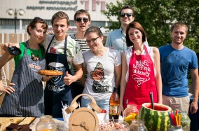 Фестиваль уличной еды на арт-заводе "Платформа".