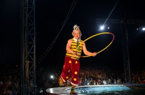 Цирковое шоу, которое перевернет с ног на голову представление о цирке!