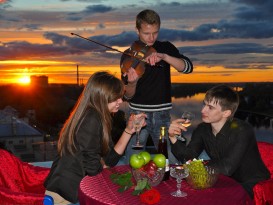 Пикник на крыше - это желание побывать за гранью обычного мира! Настоящий экстрим и вечная романтика для всех любимых киевлян!
